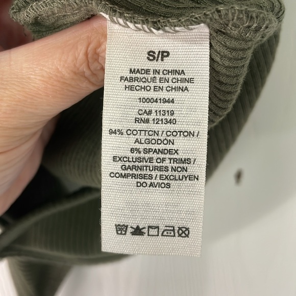 💰Garage NWOT Green Wrap Tie Front Crop Ribbed Tank Top Size Small P - Picture 5 of 5